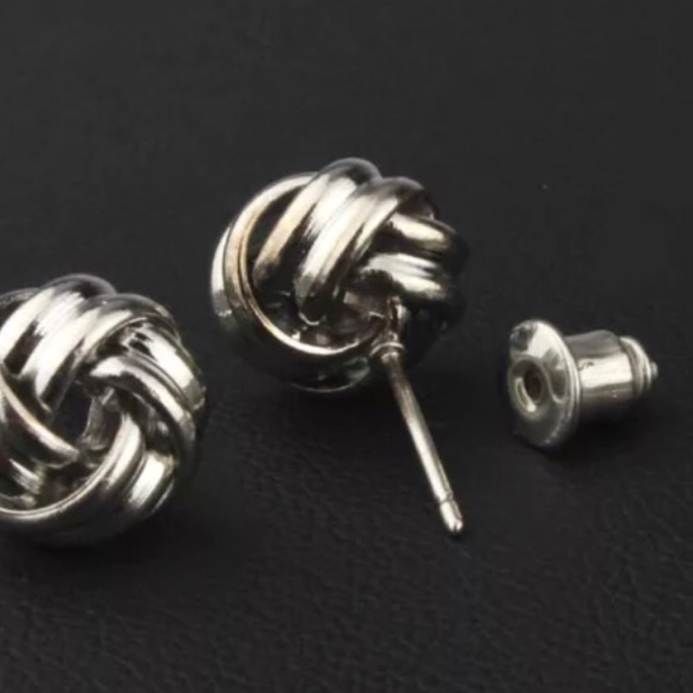 NEW!💙👖LOVELY KNOT EARRINGS!💎💙SILVER TONE ALLOY - Picture 2 of 3
